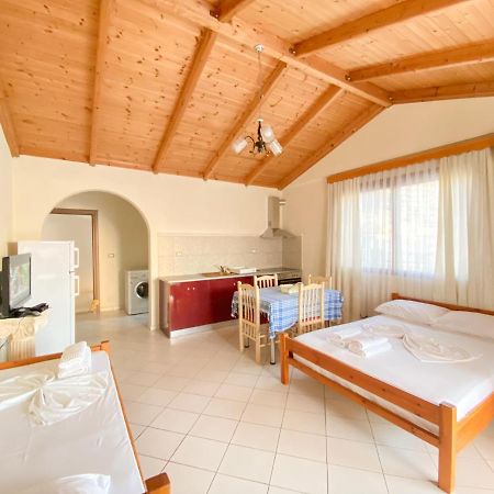 Summerland Saranda Kültér fotó